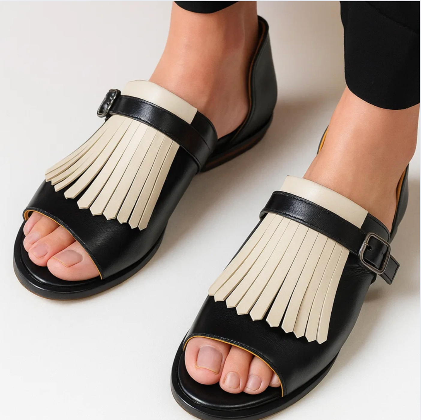 Urban Fringe Sandalen
